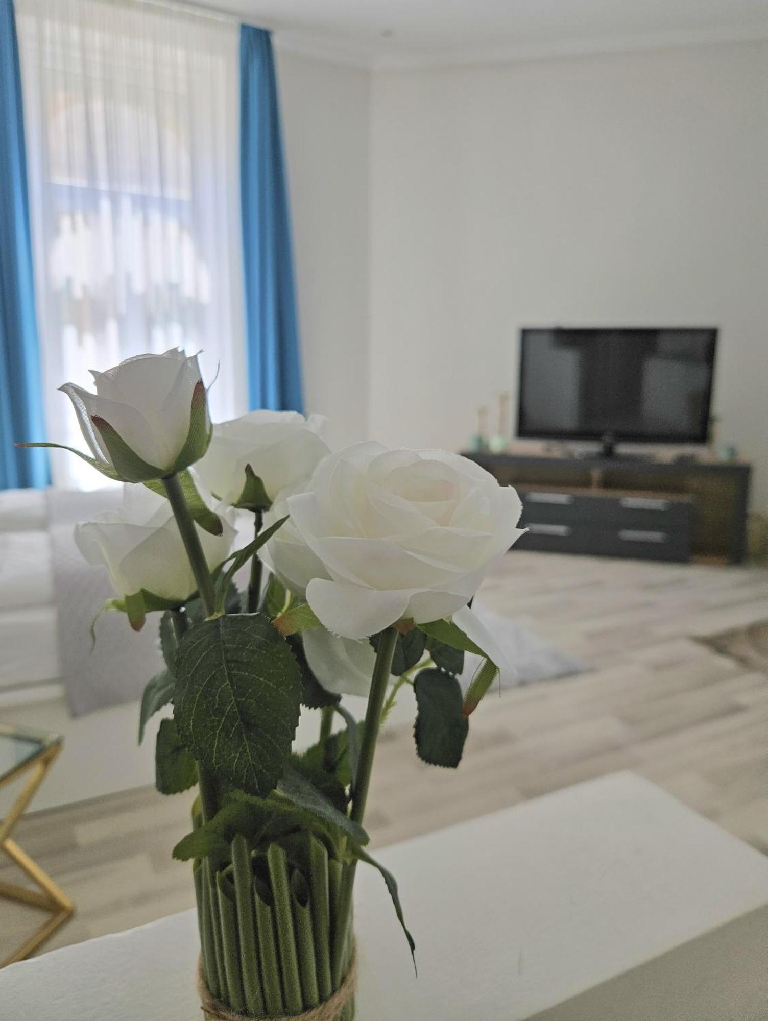 Designer Downtown Gem Apartment Budapest Luaran gambar