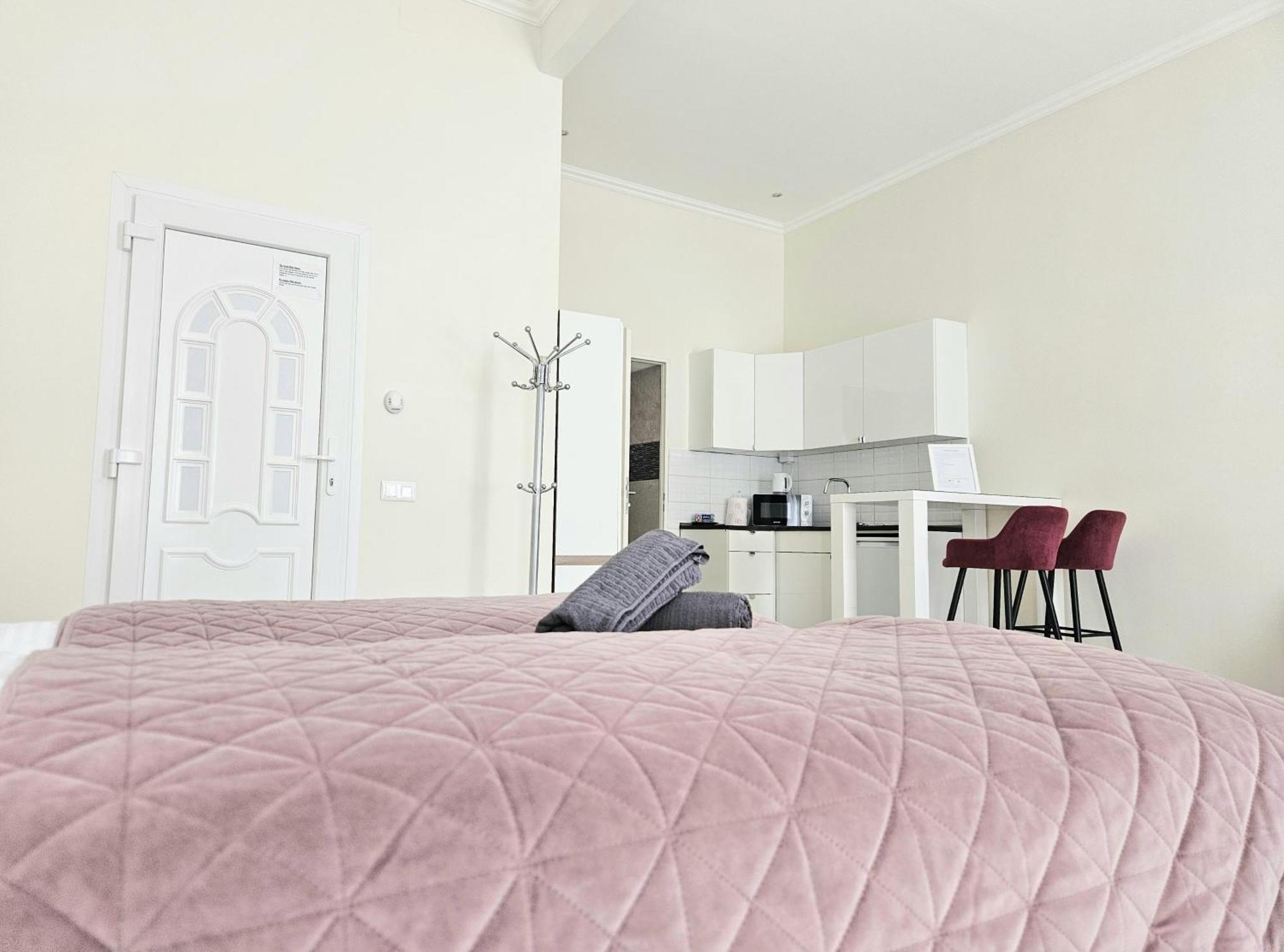 Designer Downtown Gem Apartment Budapest Luaran gambar