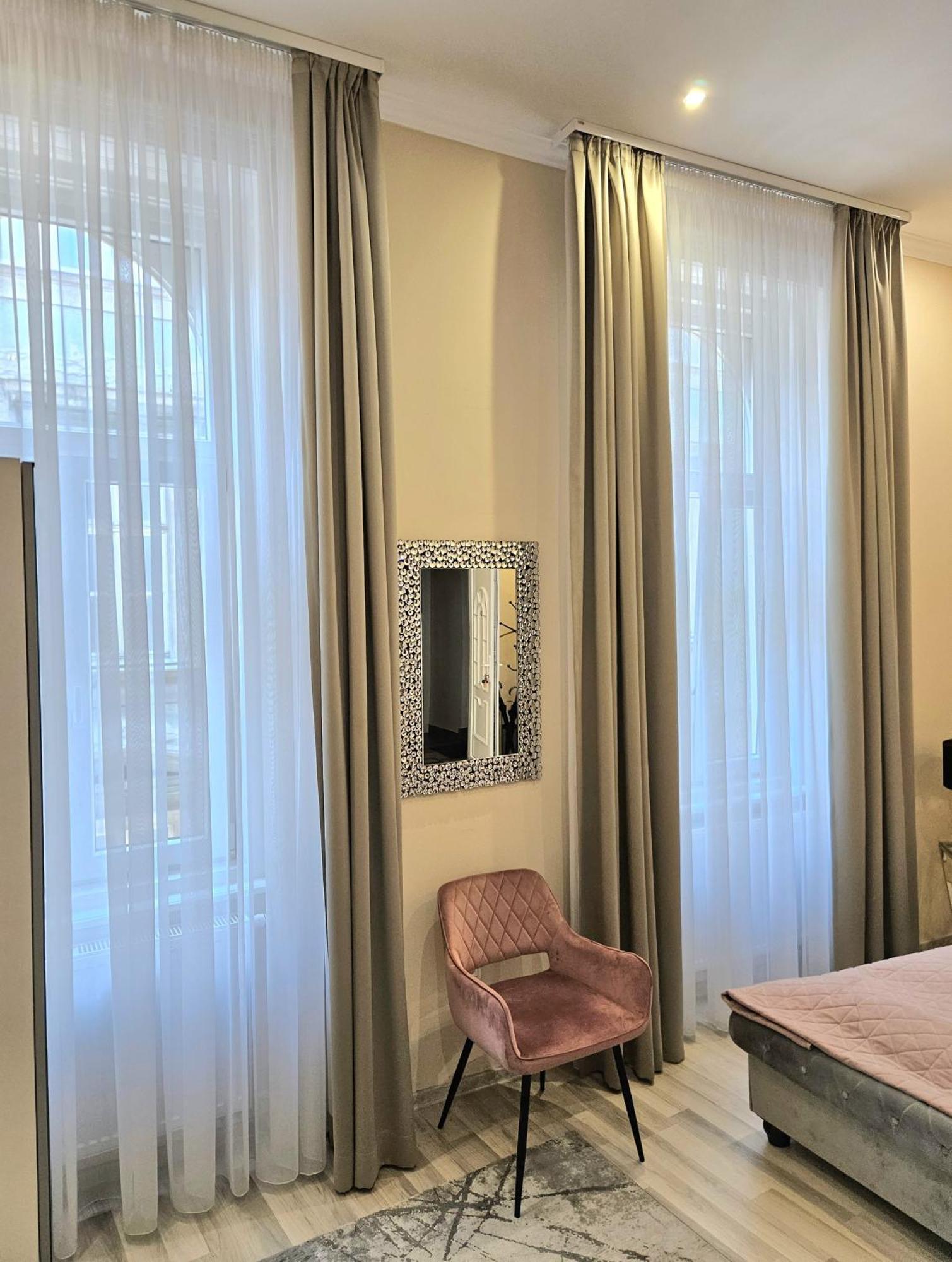 Designer Downtown Gem Apartment Budapest Luaran gambar