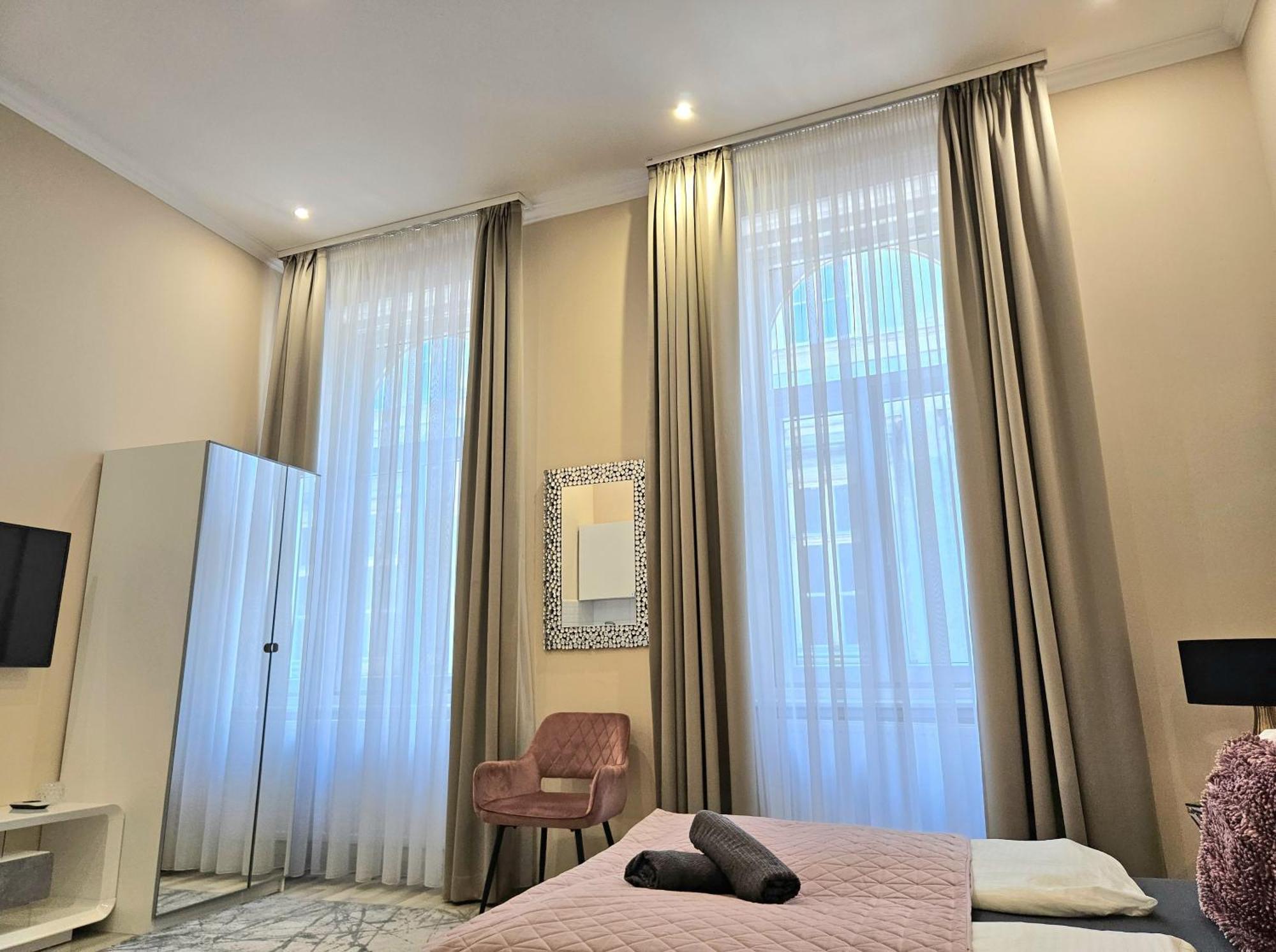 Designer Downtown Gem Apartment Budapest Luaran gambar